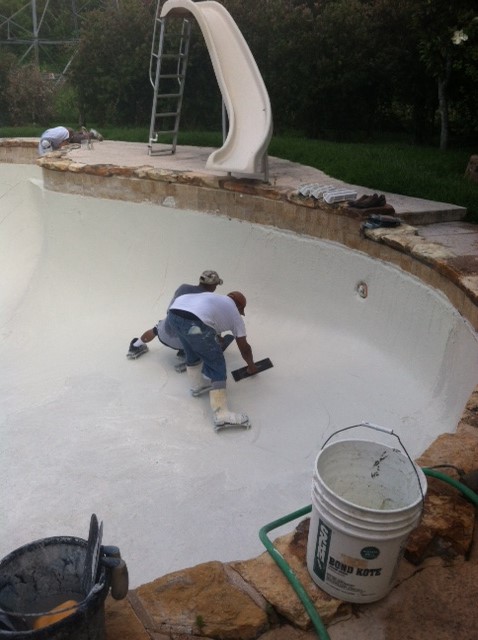 Pearland Pool Restoration: “Complete Renovation” (Drain, Clean, Re-Plaster.)
